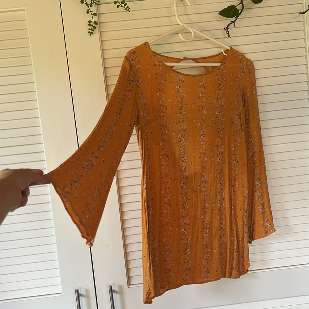 Flynn Skye 💛 Mustard floral bell sleeve dress S